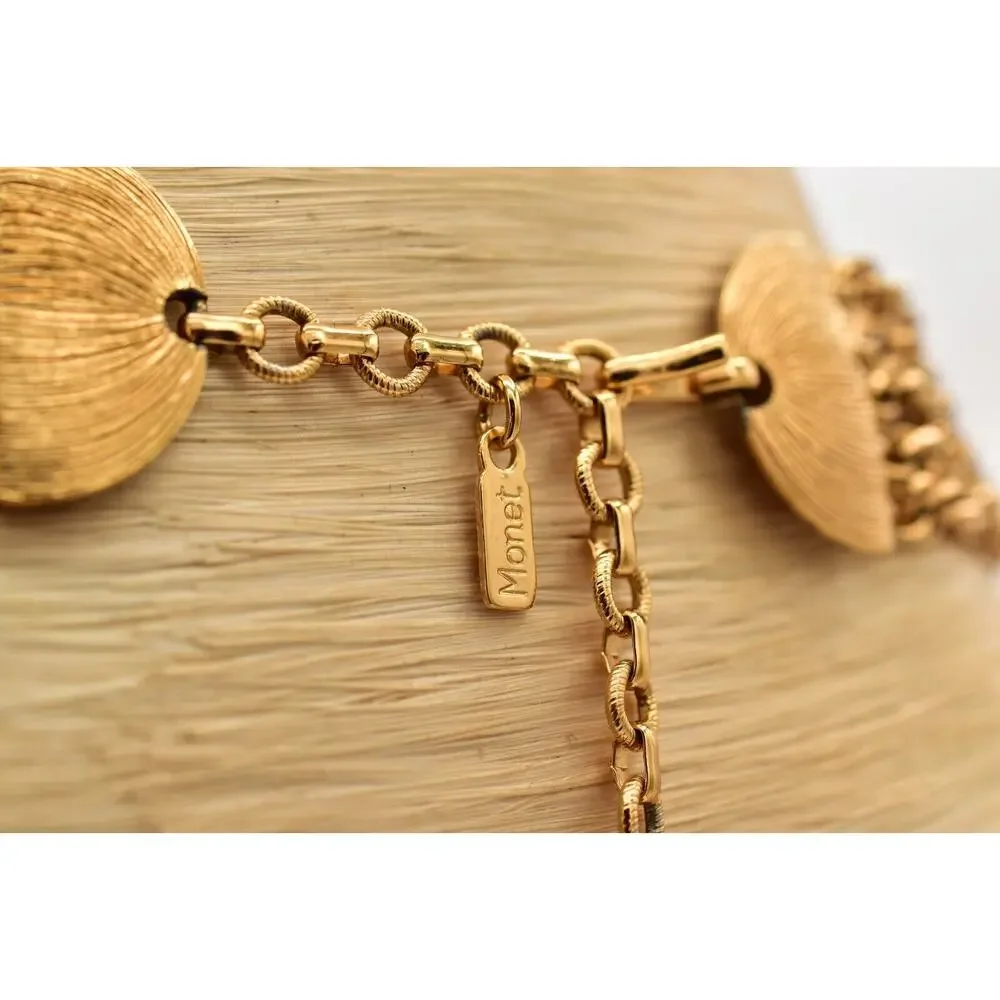 Monet stunning necklace